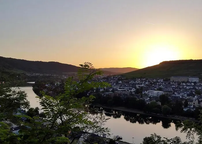 Sonnenlay Lounge - & *